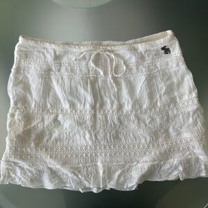 Vintage Abercrombie Embroidered White Cotton Mini Skirt